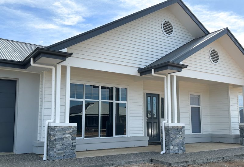 House in Nuriootpa: Roof, Fascia, Barge and Gutters – Basalt®, Gable – cladding, Piers - stackstone
