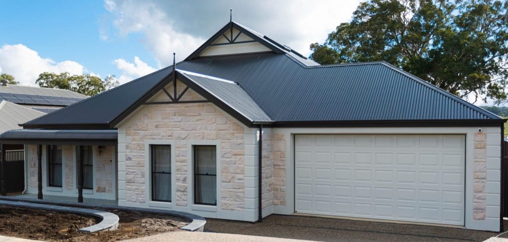 House in Mount Barker: Roof, Fascia, Barge and Gutters – Monument®, Gable – timber, Walls – sandstone, post – timber