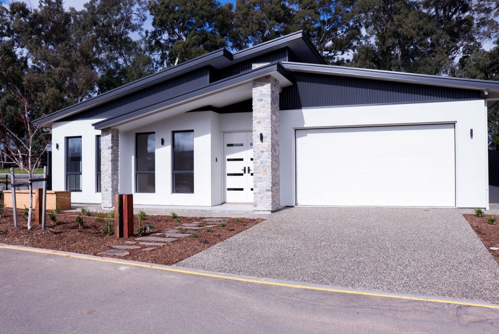 House in Mount Barker: Roof, Fascia, Barge and Gutters – Monument®, Gable – Monument® cladding, Walls – bricks, Piers – stackstone