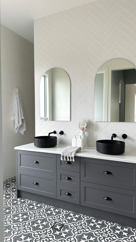 Double Sinks, Brukunga