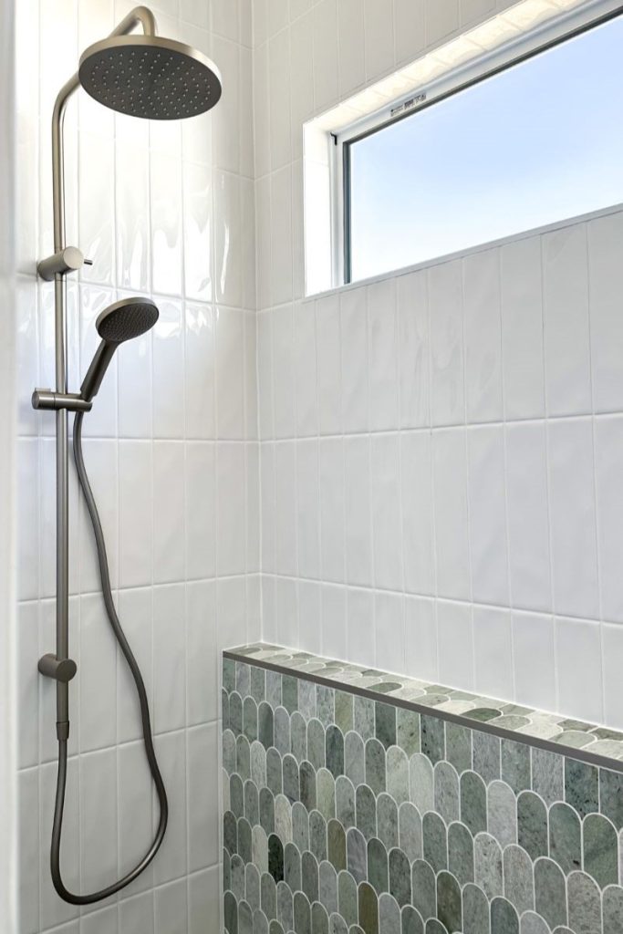Shower Ledge, Oakbank