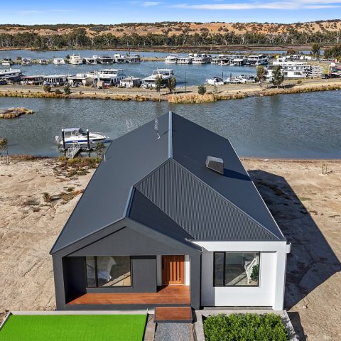 Front Façade in pole frame home