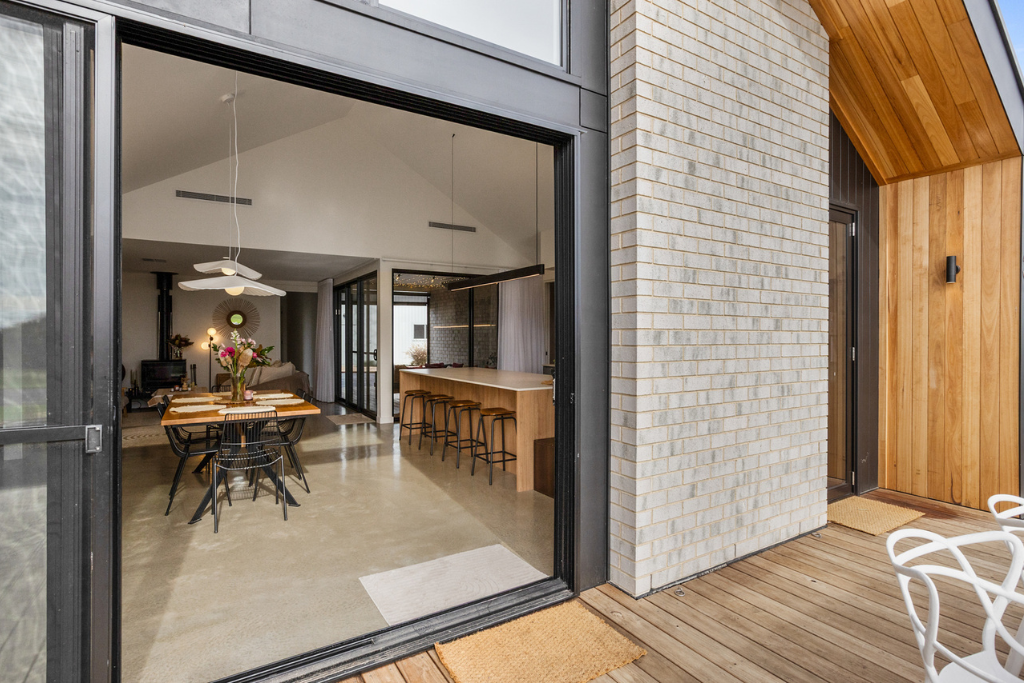 Joining indoor and outdoor contemporary style living